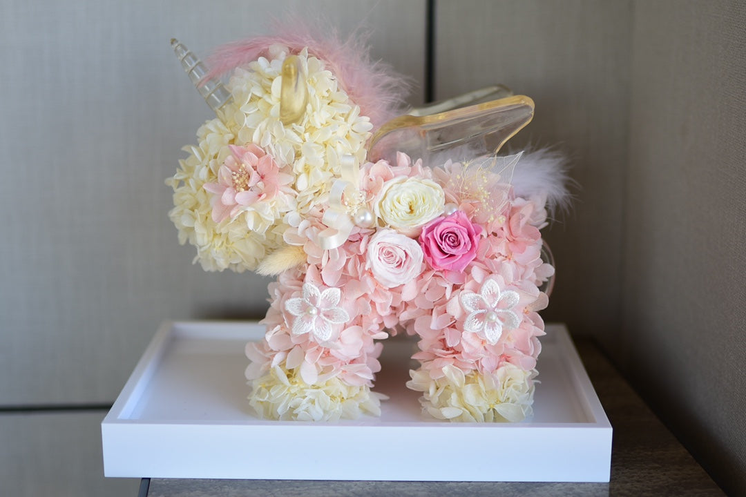 Timeless Artistry in Bloom: The Preserved Flower Unicorn Sculpture. An Everlasting Masterpiece for Birthday & Celebrations.