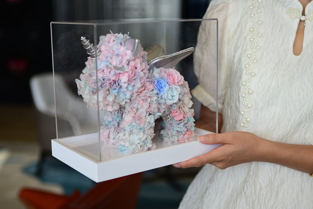 Sparkling LED Unicorn with Real Preserved Roses - The Ultimate Gift for Her, Creates a Dreamy Ambiance