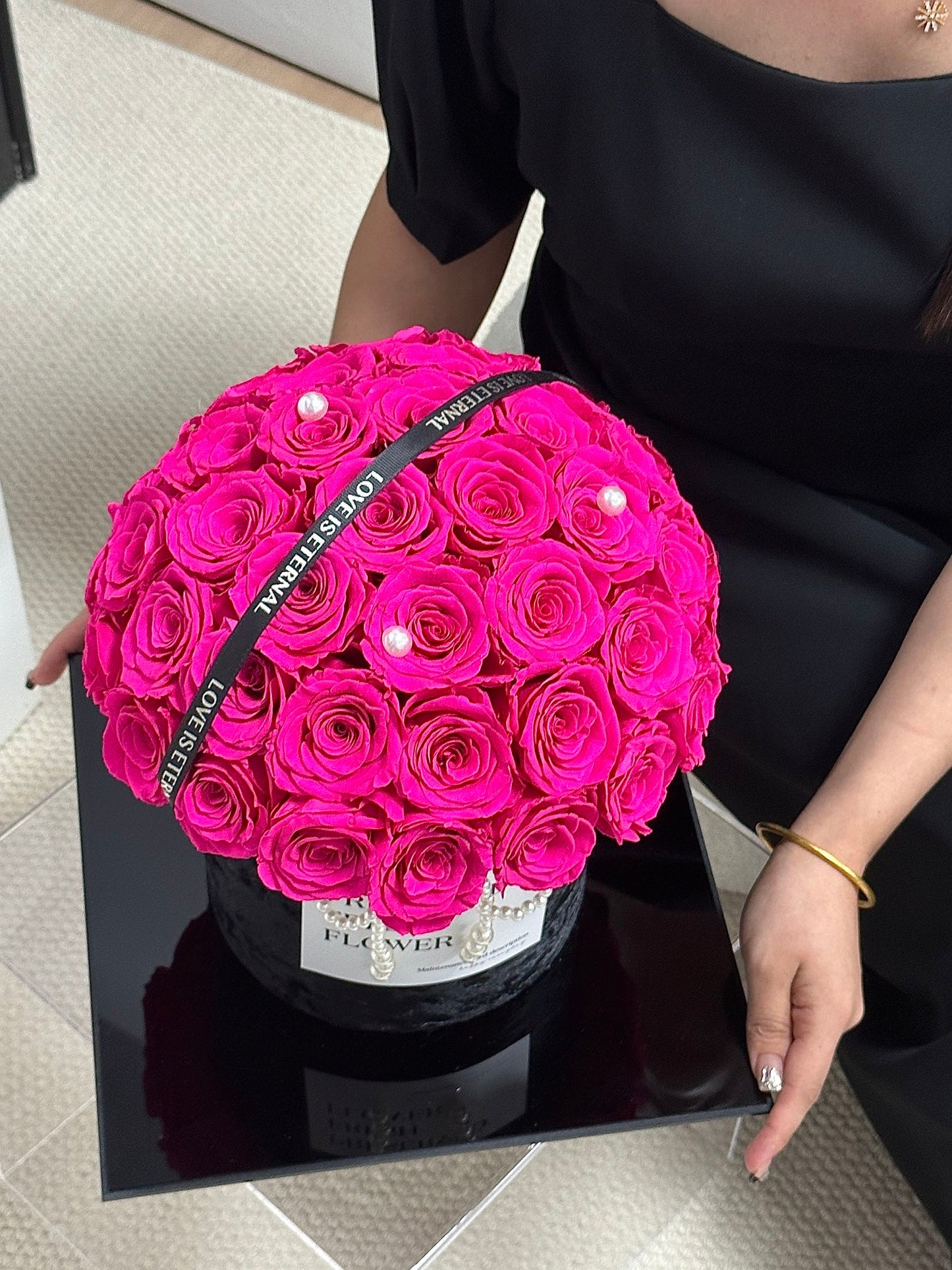 Long-Lasting Preserved Rose Hug Bucket - Timeless Flower Arrangement, Heartfelt Gift for Anniversary & Birthday Celebrations
