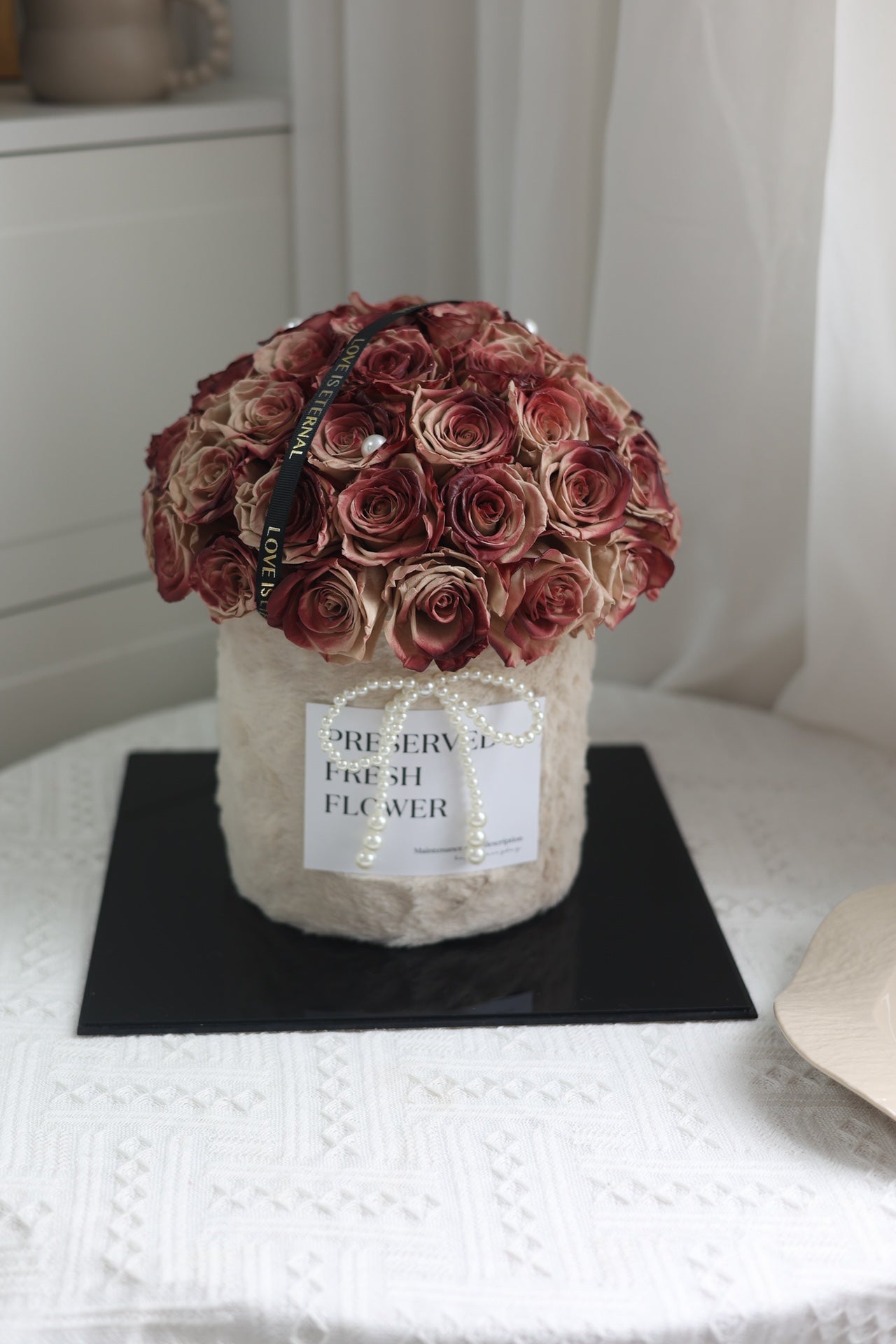 Preserved Flower Hug Bucket (Rose) - Eternal Beauty, Forever Affection Gift, Suitable for Wedding Anniversary & First Date Milestone