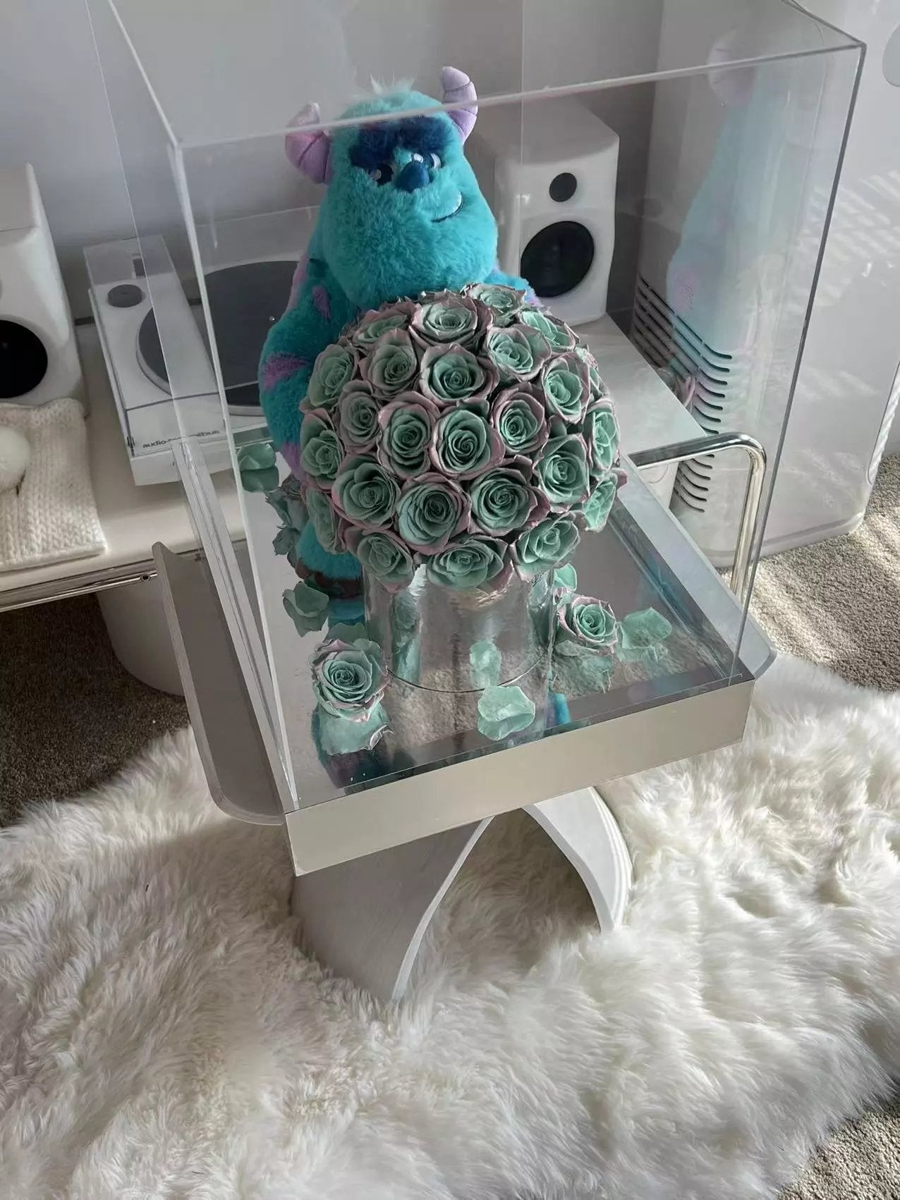 Little Monster Preserved Flower Hug Bucket (Rose) – A gift of eternal love, lasting beauty, perfect for mom, wife, and girlfriend