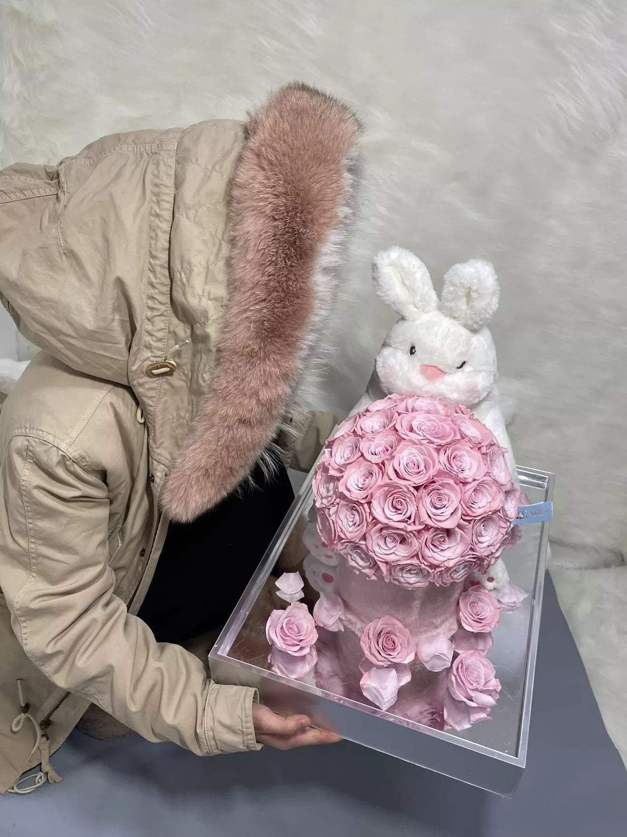 Preserved Rose Hug Bucket - Everlasting Blooms, Timeless Affection, Ideal Gift for Mom, Wife & Girlfriend