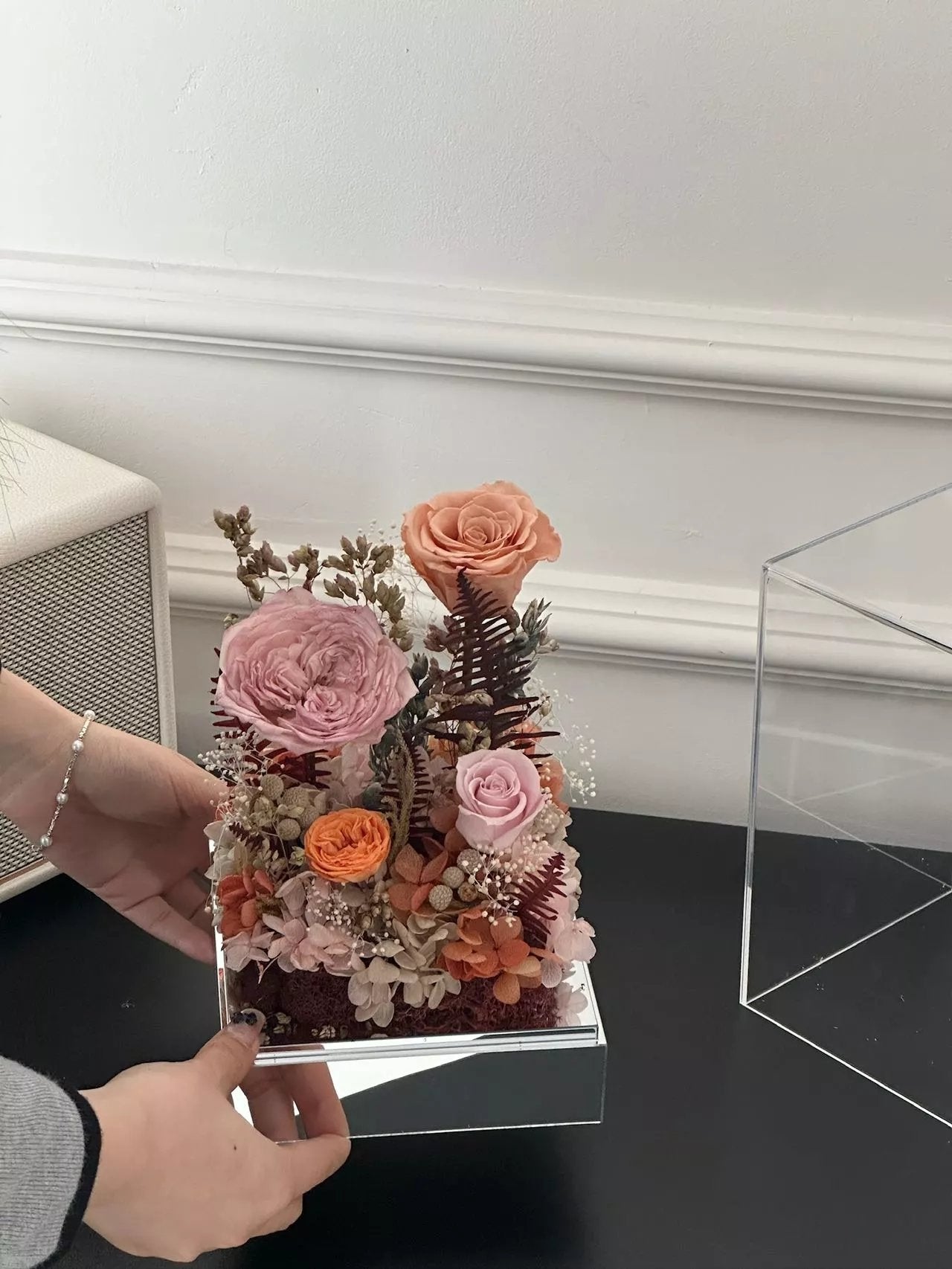 High-end gift box acrylic preserved rose flower ornaments birthday gift Valentine's Day gift for female friends