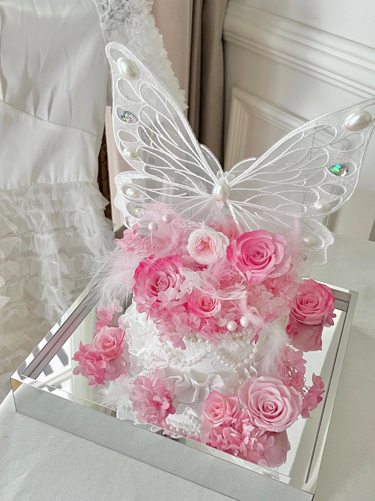 Preserved flowers, real roses, butterfly roses, commemorative gifts for Valentine's Day, butterfly preserved flowers