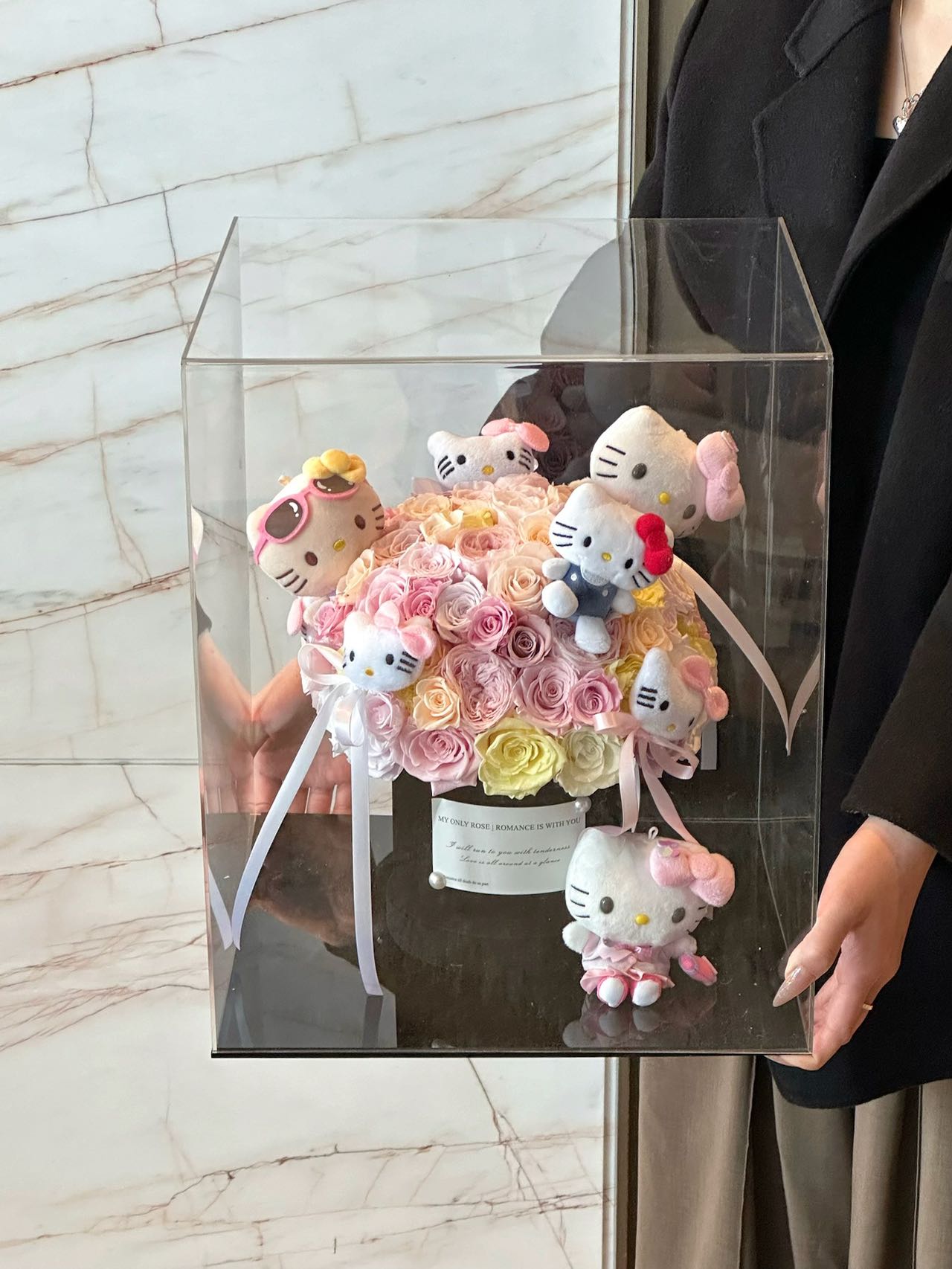 Preserved Rose Hug Bucket - Timeless Flower Arrangement, Long-Lasting Beauty, Heartfelt Gift for Her on Mother's Day