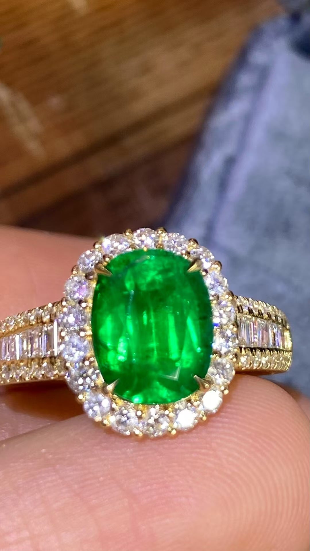 Natural emerald 18K gold ring!