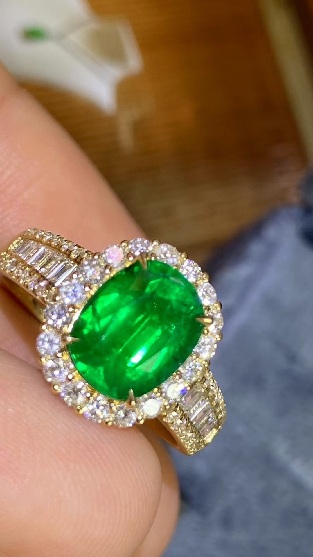 Natural emerald 18K gold ring!