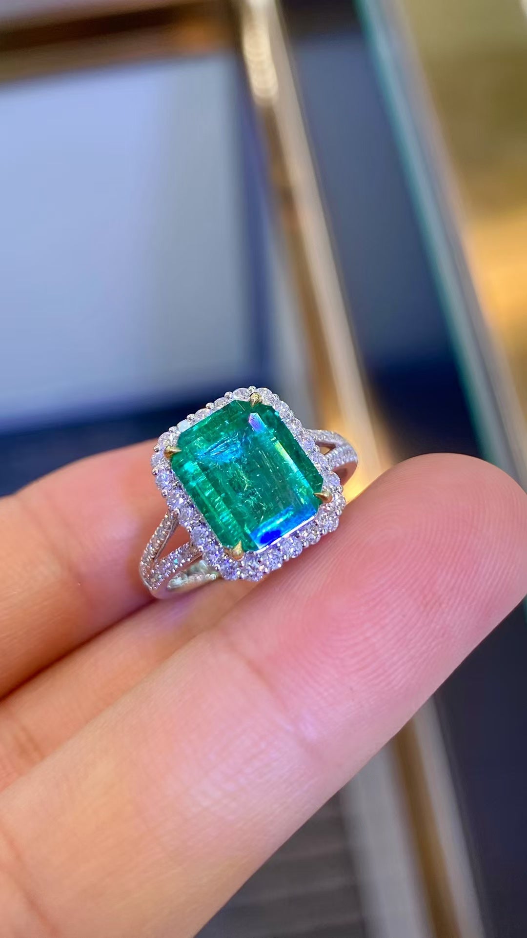 Natural emerald 18K gold ring!