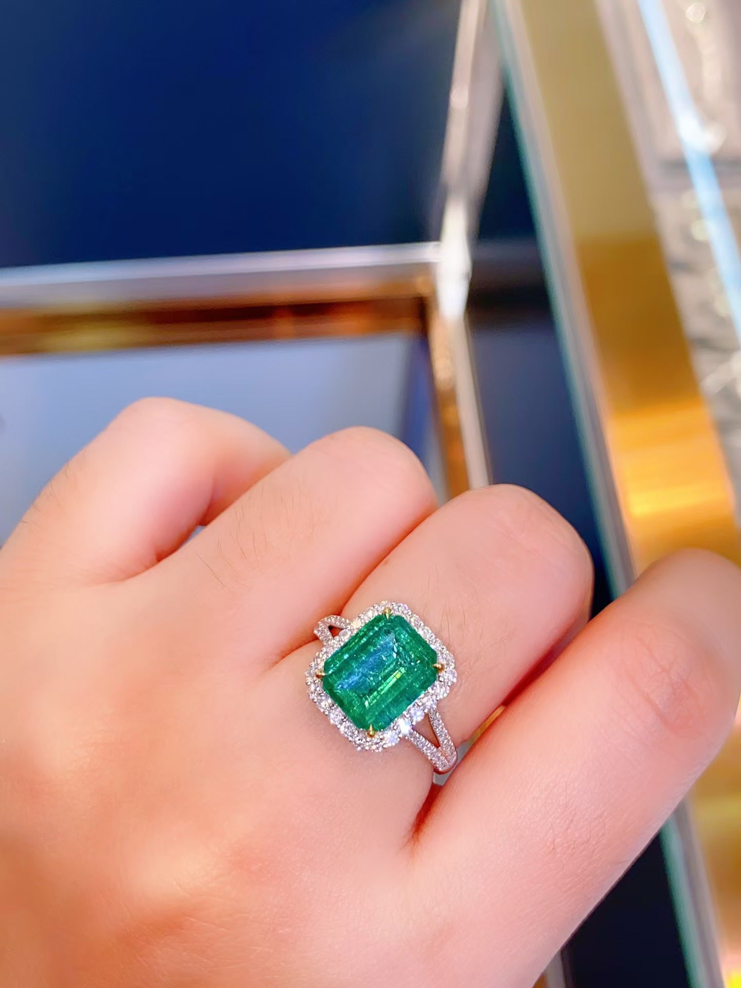 Natural emerald 18K gold ring!