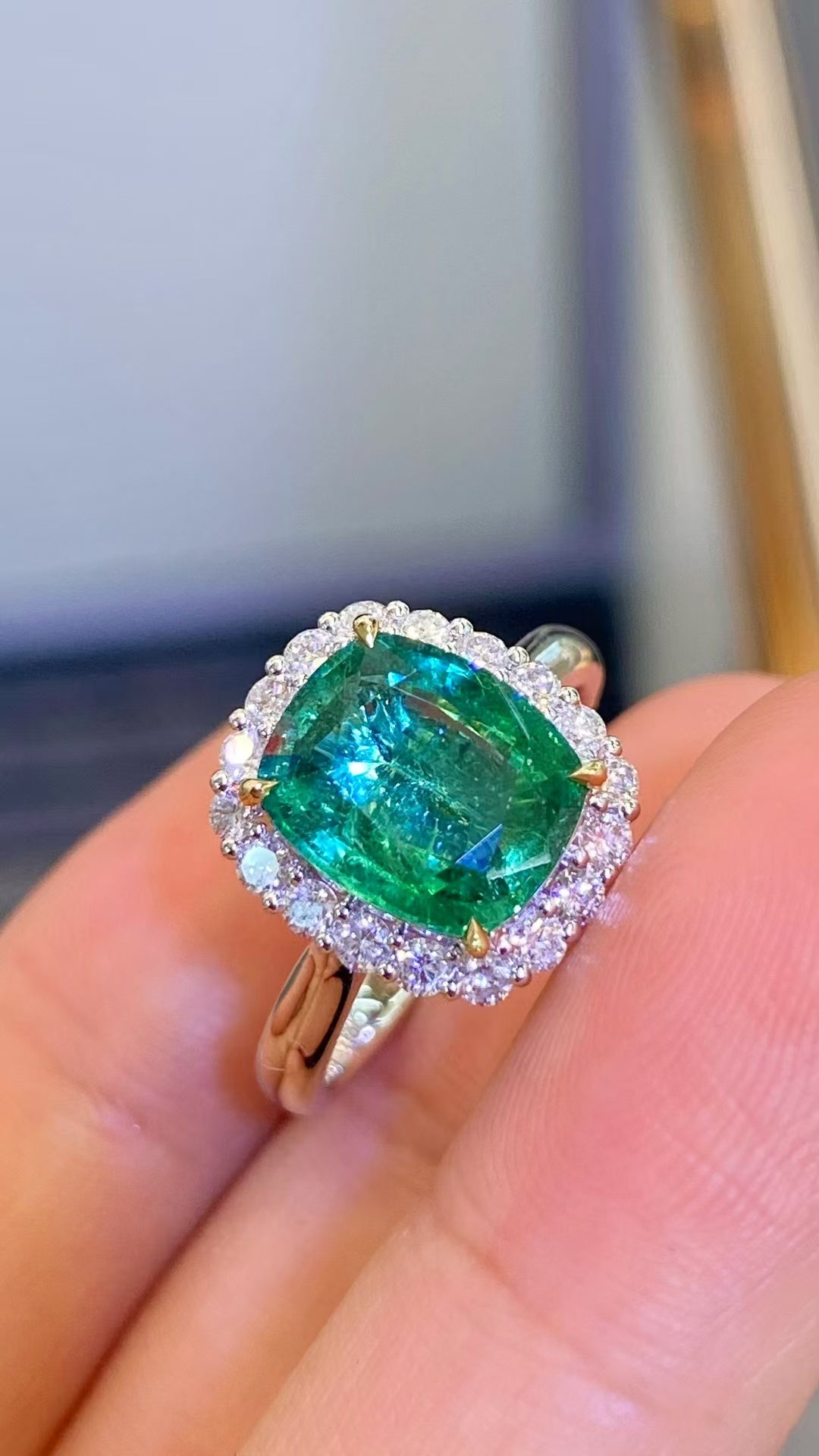 Natural emerald 18K gold ring!