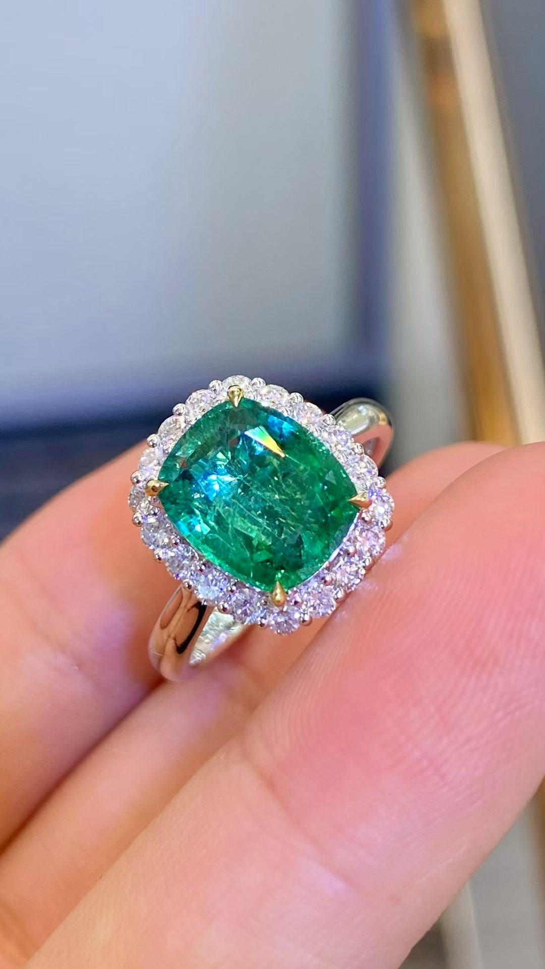 Natural emerald 18K gold ring!