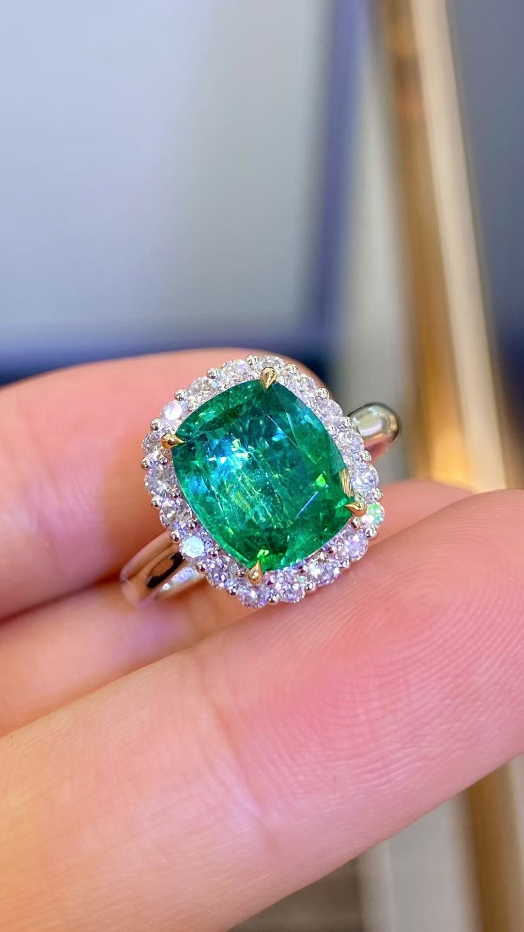 Natural emerald 18K gold ring!