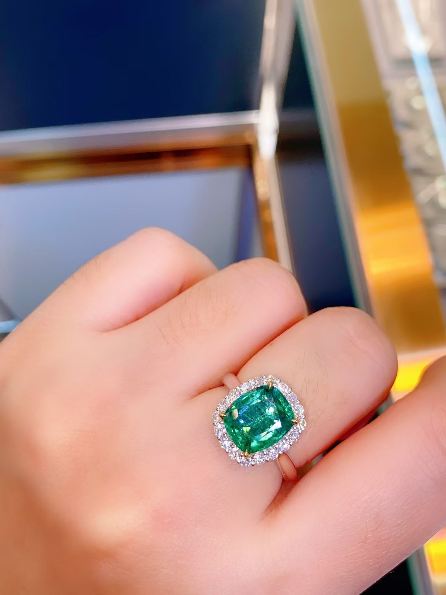 Natural emerald 18K gold ring!