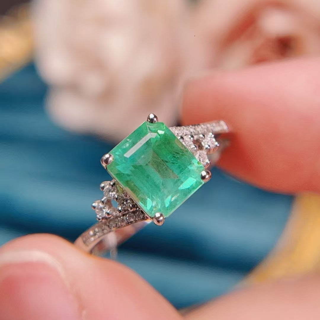 Natural emerald ring inlaid with 18k gold