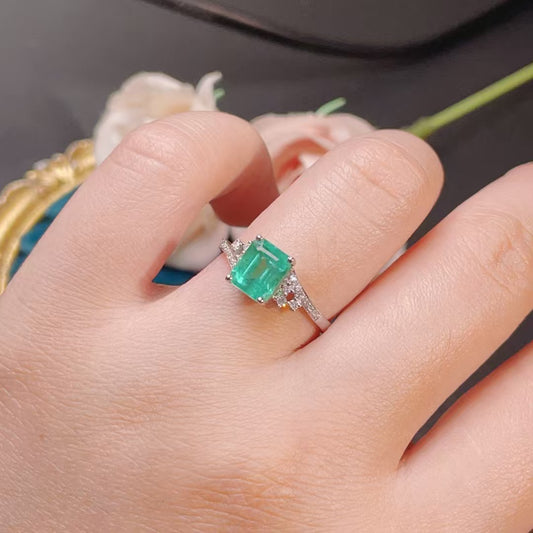 Natural emerald ring inlaid with 18k gold