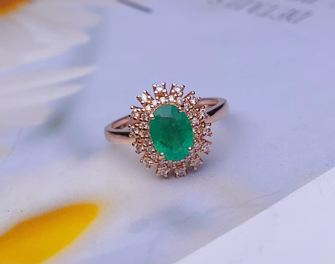 18K gold diamond inlaid natural emerald ring