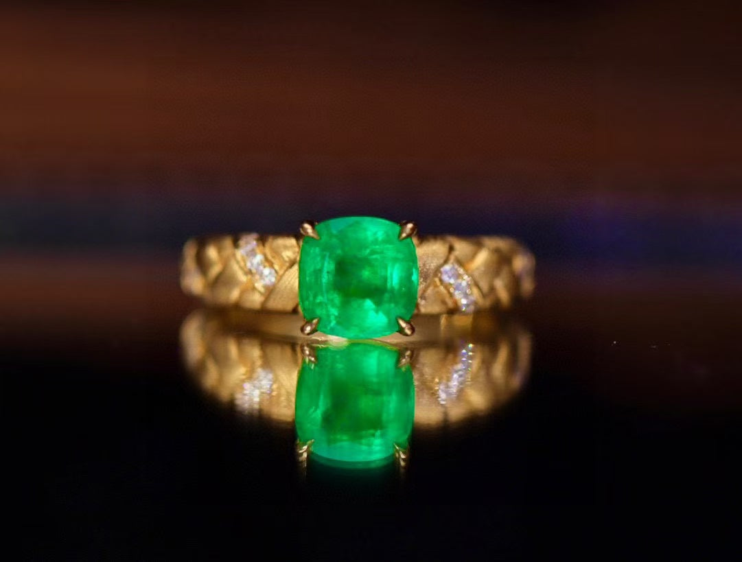 Retro and fashionable high-end feeling | Emerald ring