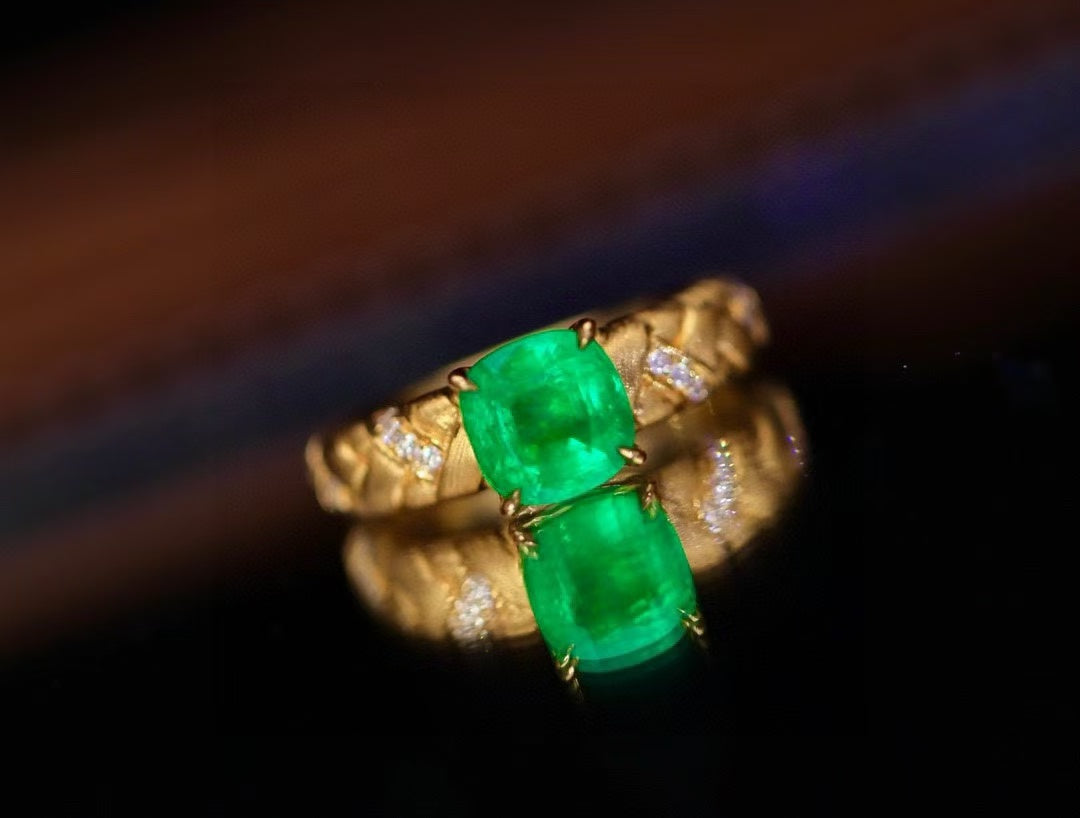 Retro and fashionable high-end feeling | Emerald ring