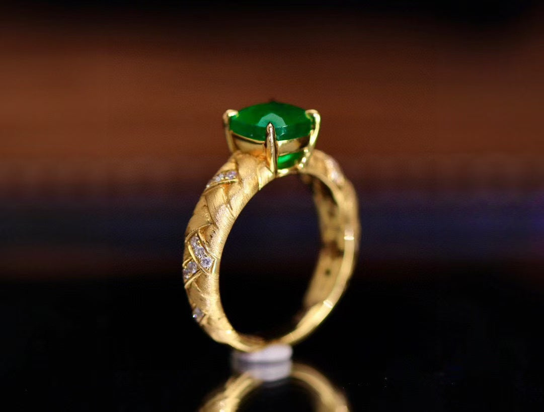 Retro and fashionable high-end feeling | Emerald ring