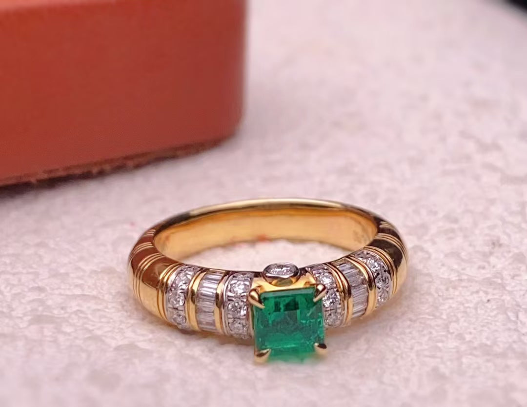 Luxurious and fashionable noble feeling | Emerald ring 💍Heavy gold inlay