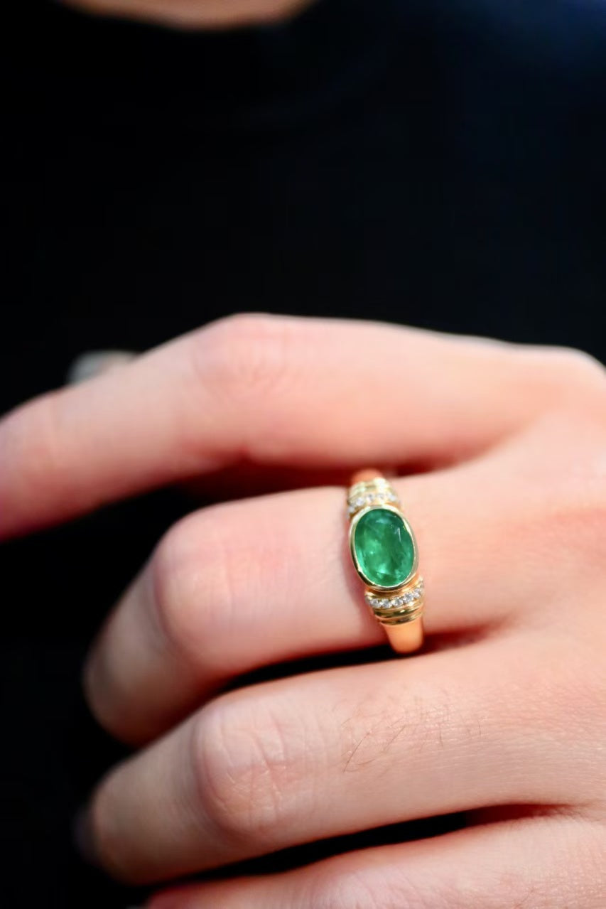 18K Emerald Ring VVG Muzo Green