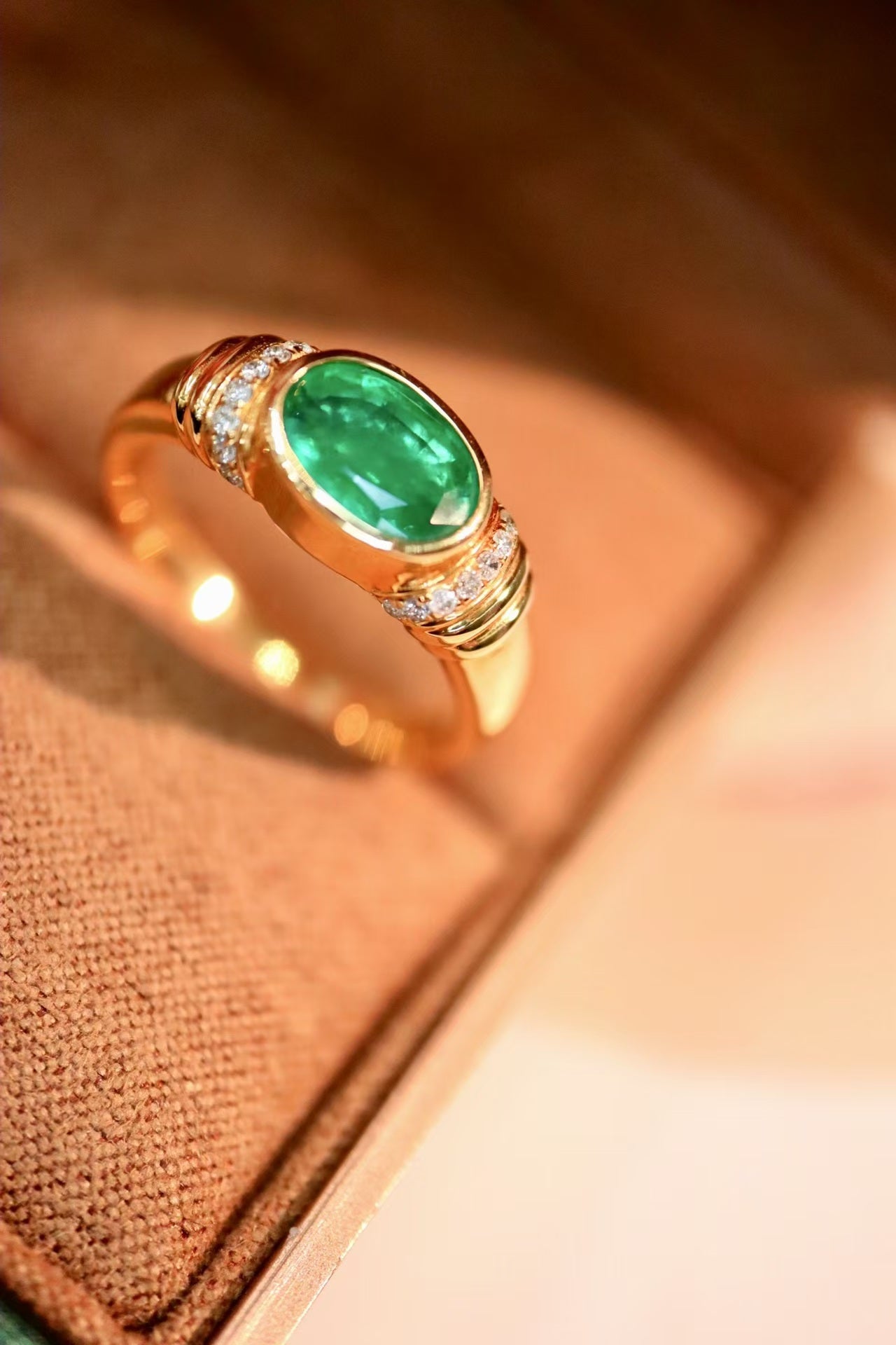 18K Emerald Ring VVG Muzo Green