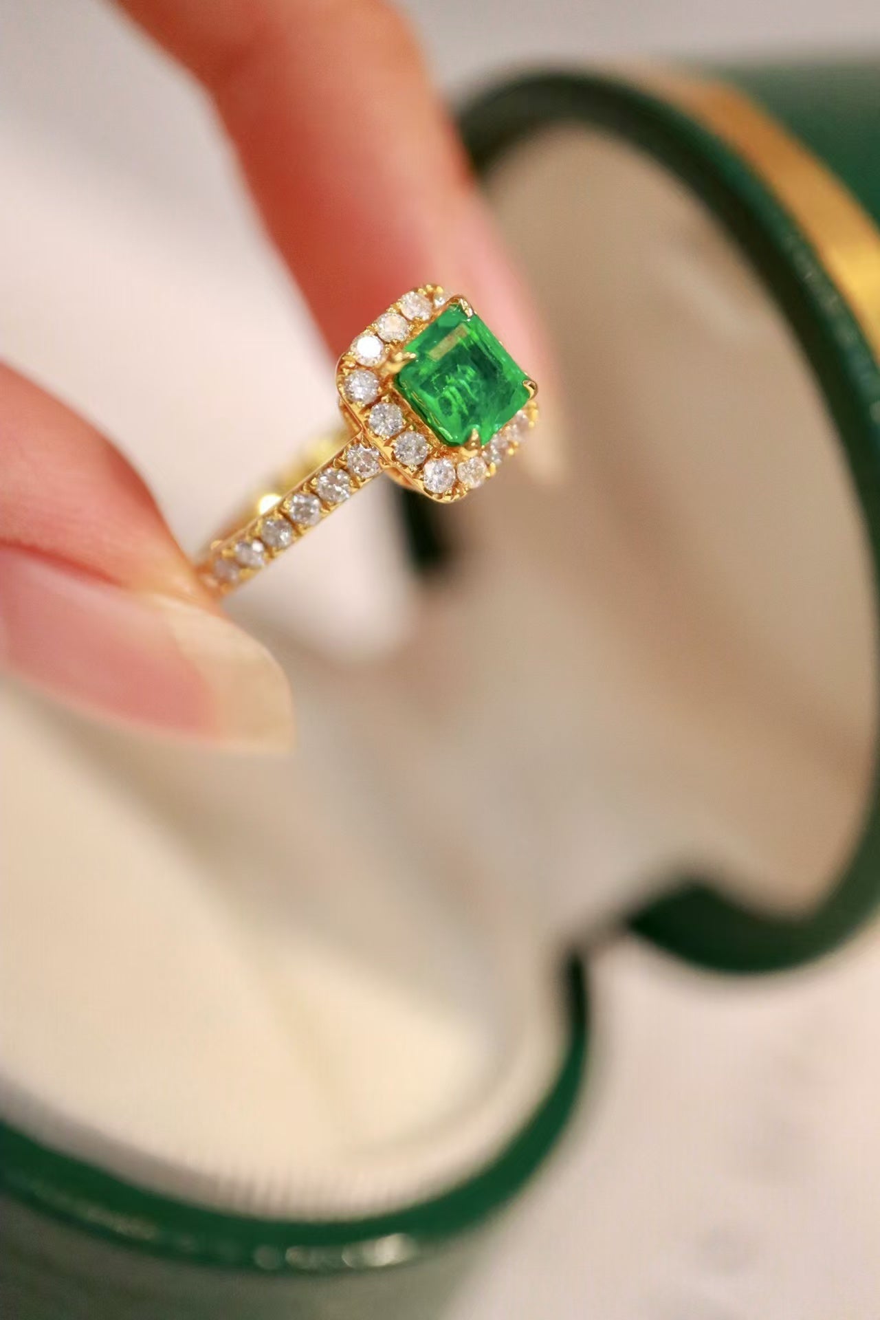 18k natural emerald ring