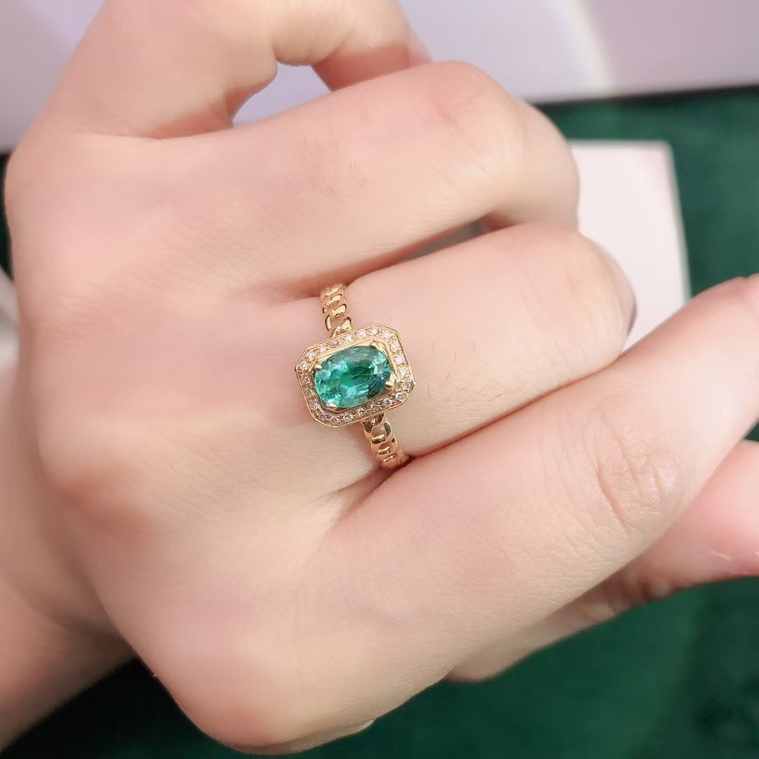 Retro and fashionable high-end feeling | Emerald ring