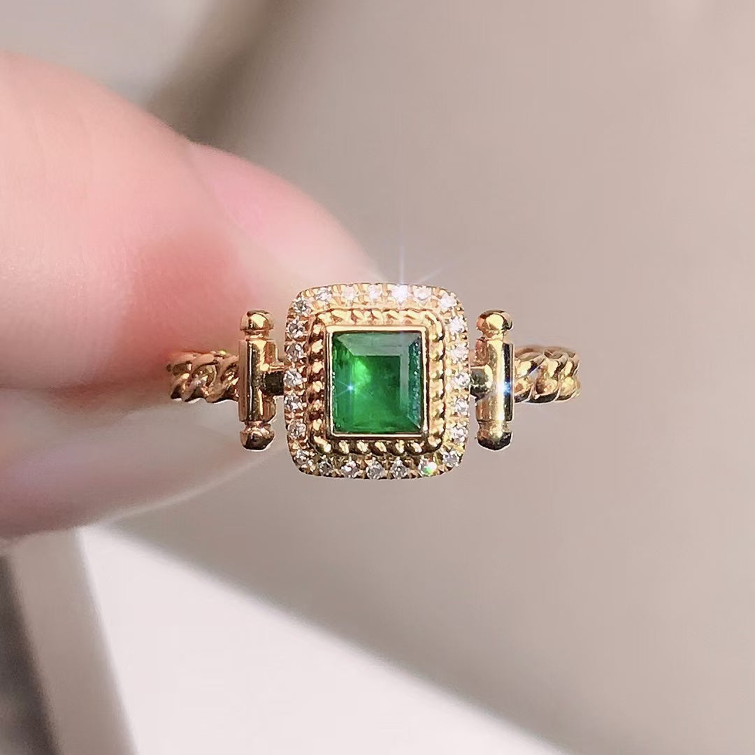 Retro and fashionable high-end feeling | Emerald ring