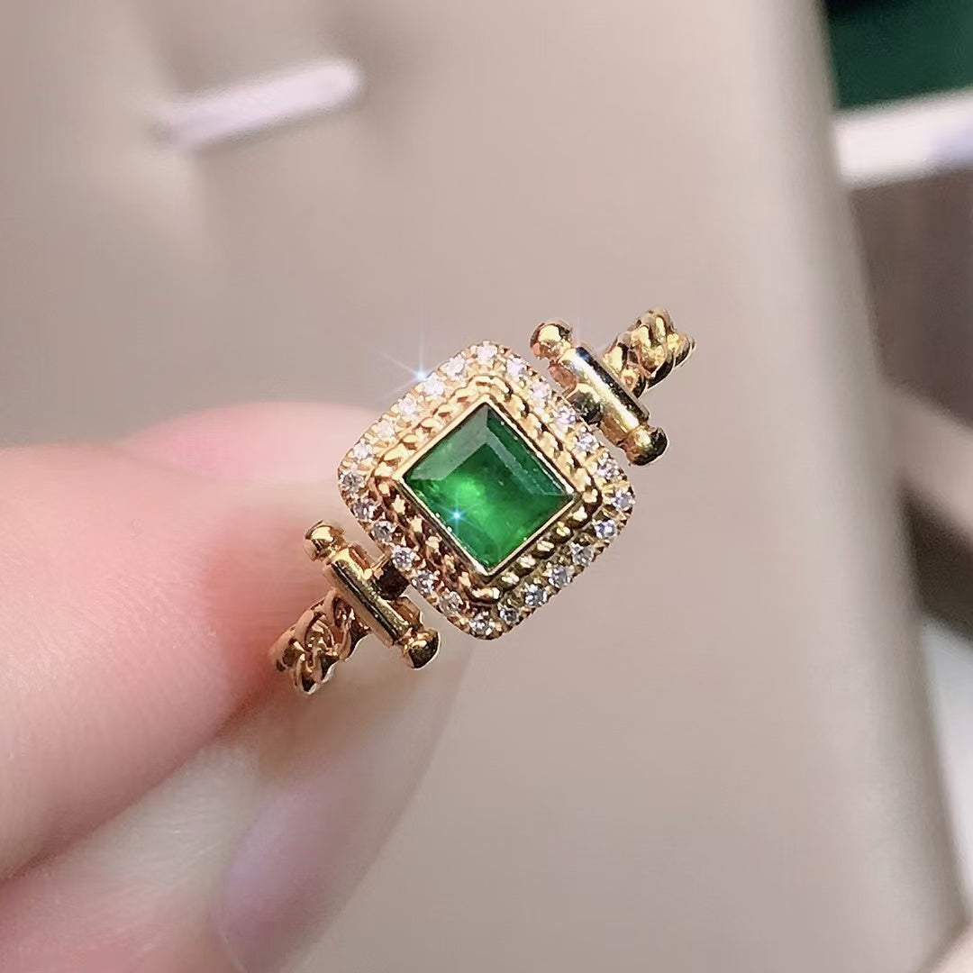 Retro and fashionable high-end feeling | Emerald ring