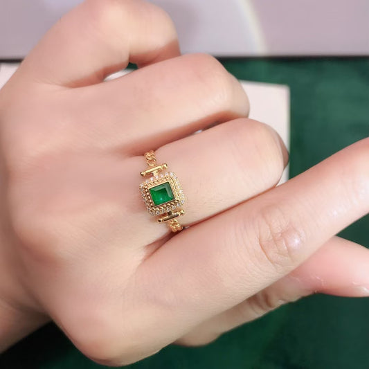 Retro and fashionable high-end feeling | Emerald ring