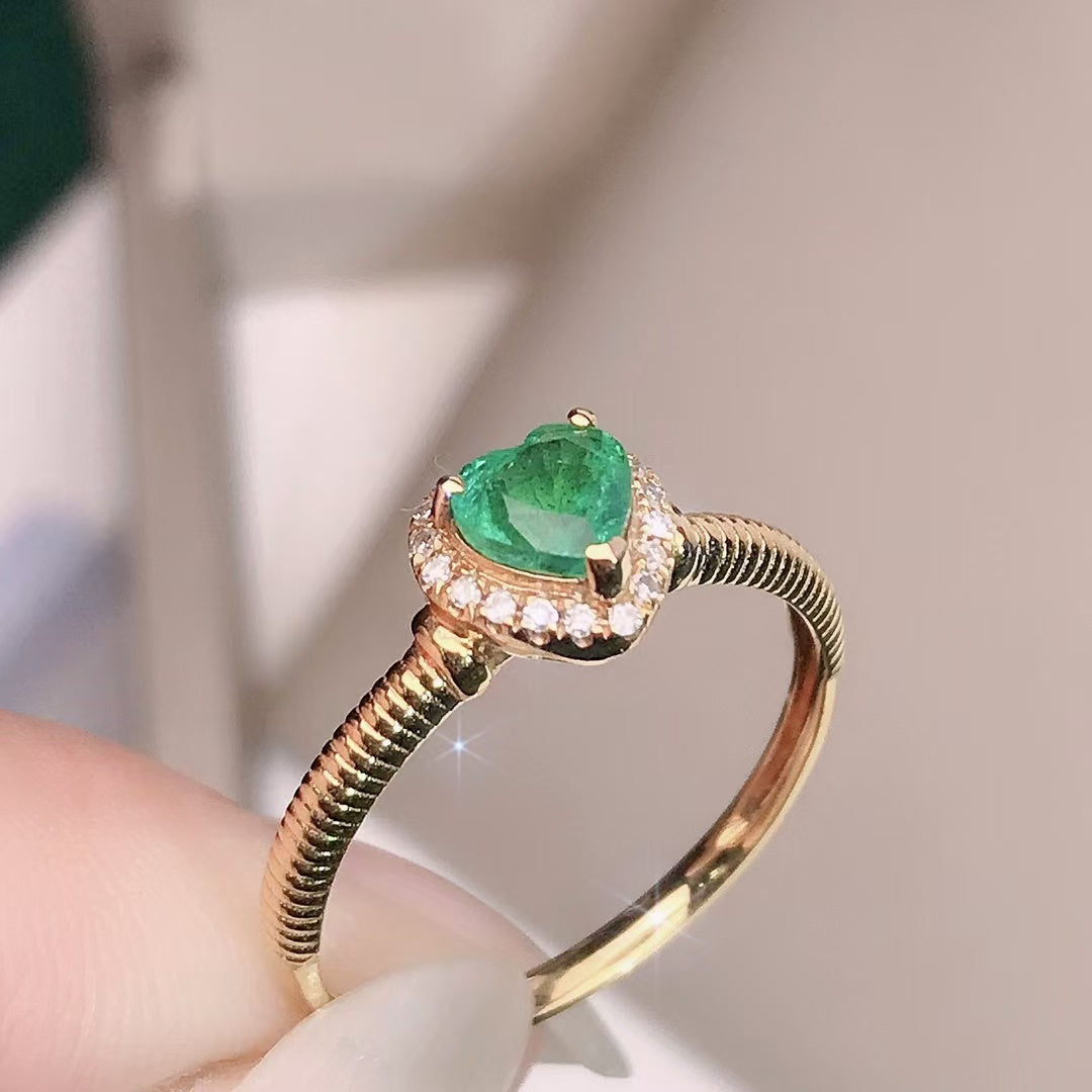 Retro and fashionable high-end feeling | Emerald ring