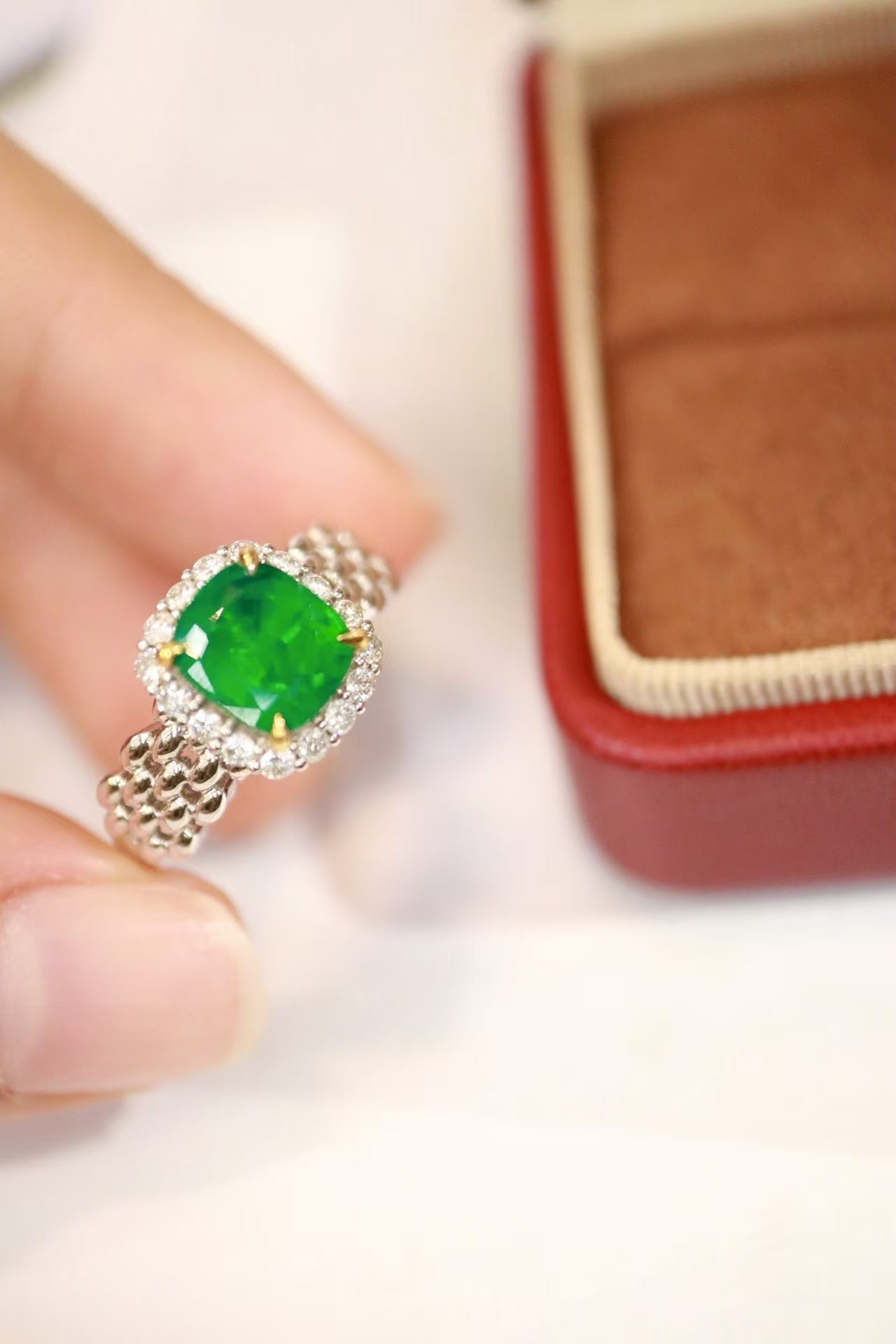 18k emerald ring VVG Muzo color