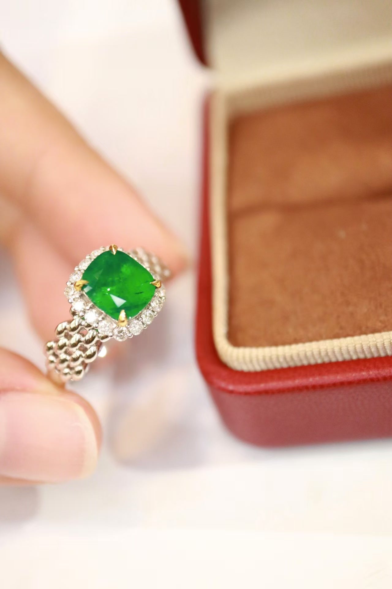 18k emerald ring VVG Muzo color