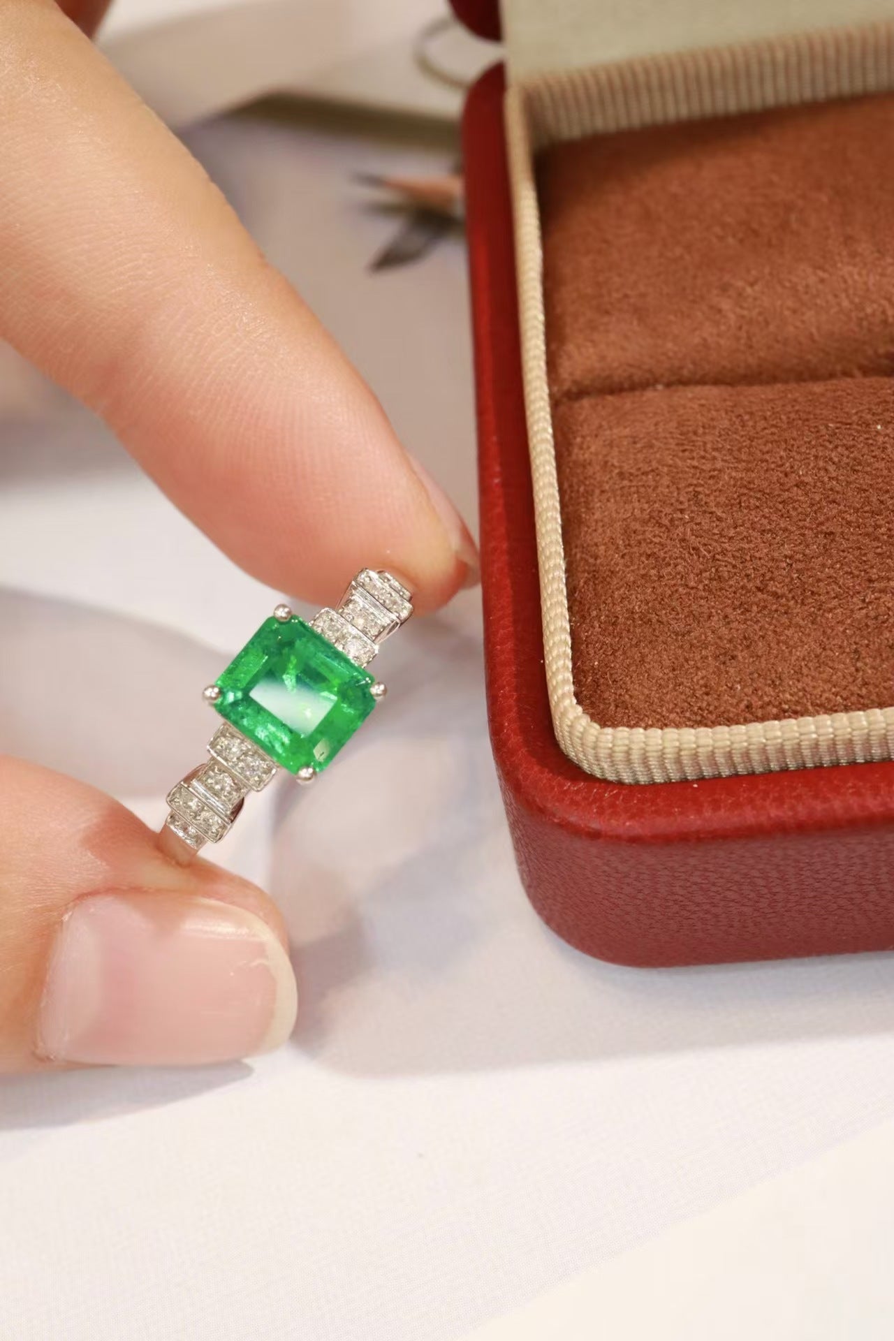 18k natural emerald ring