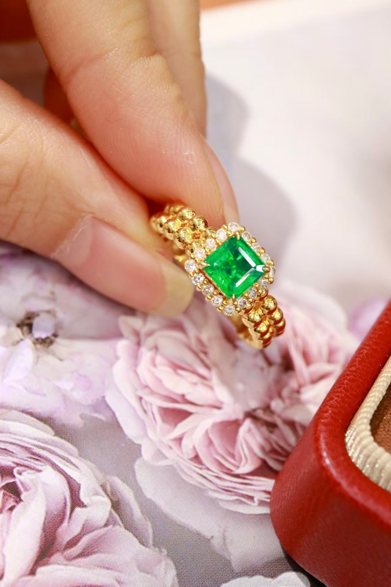 18k natural emerald ring