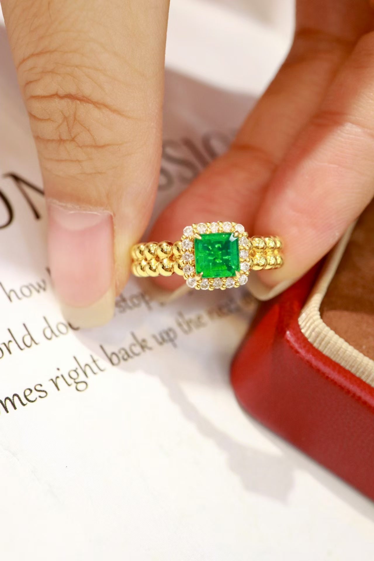 18k natural emerald ring