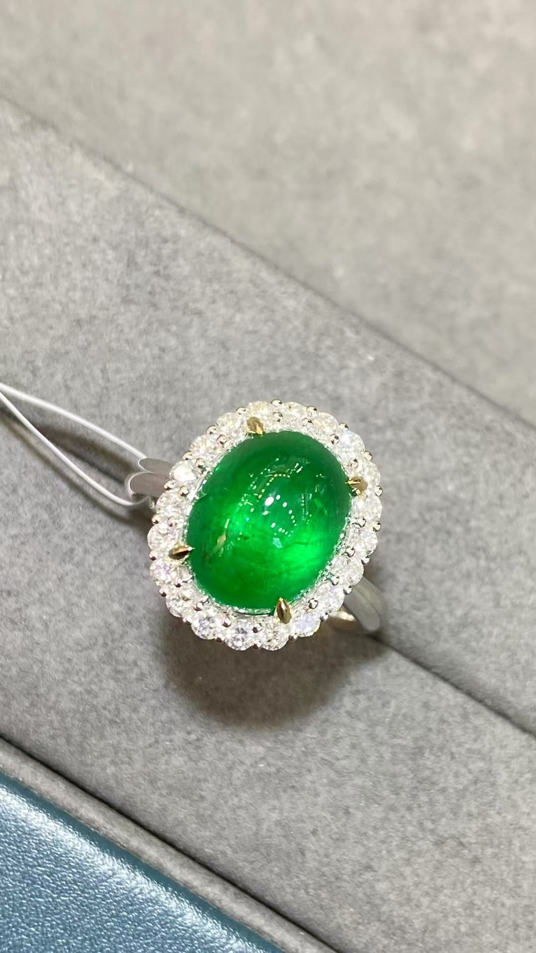 Natural emerald 18K gold ring!