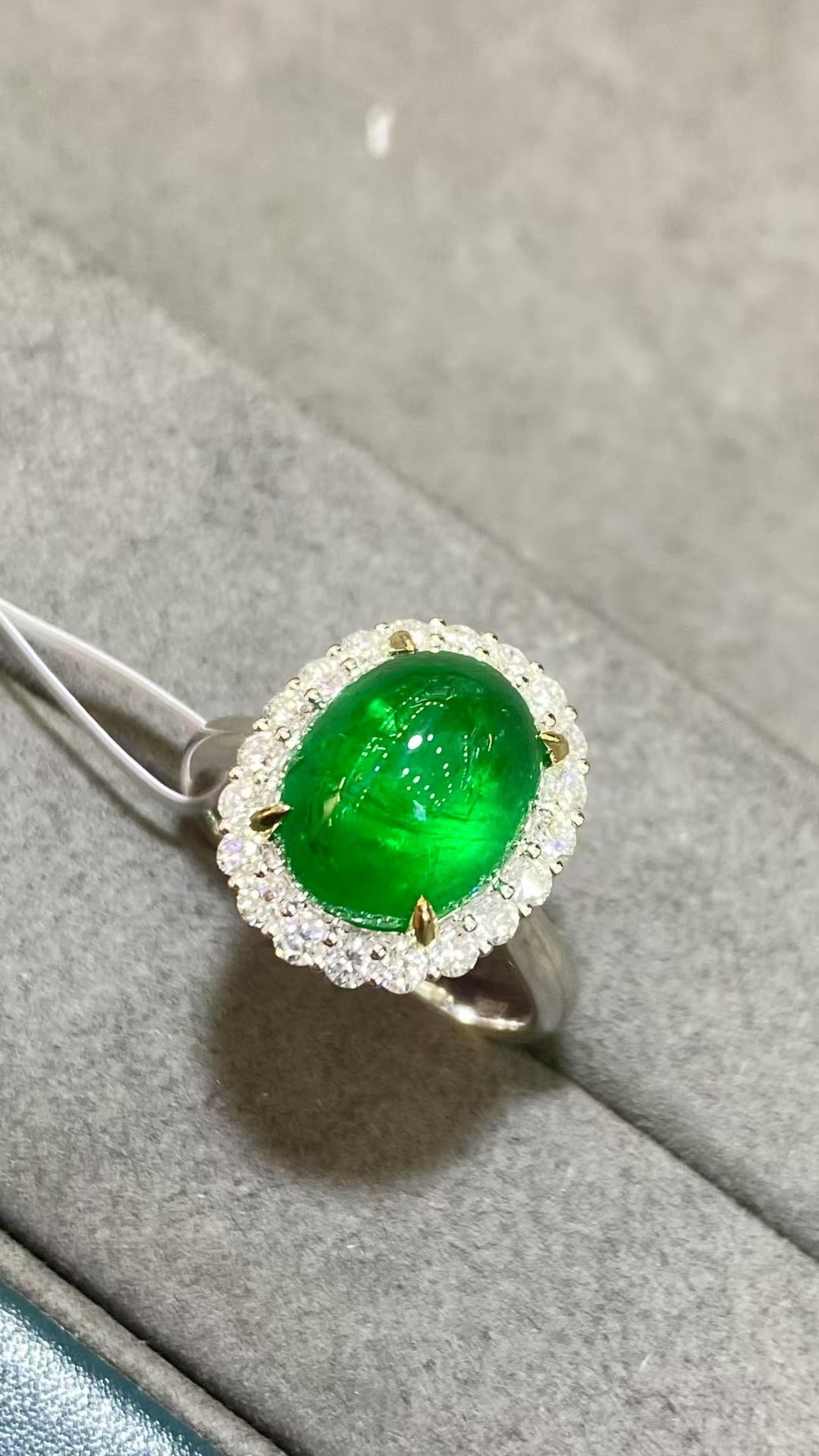 Natural emerald 18K gold ring!