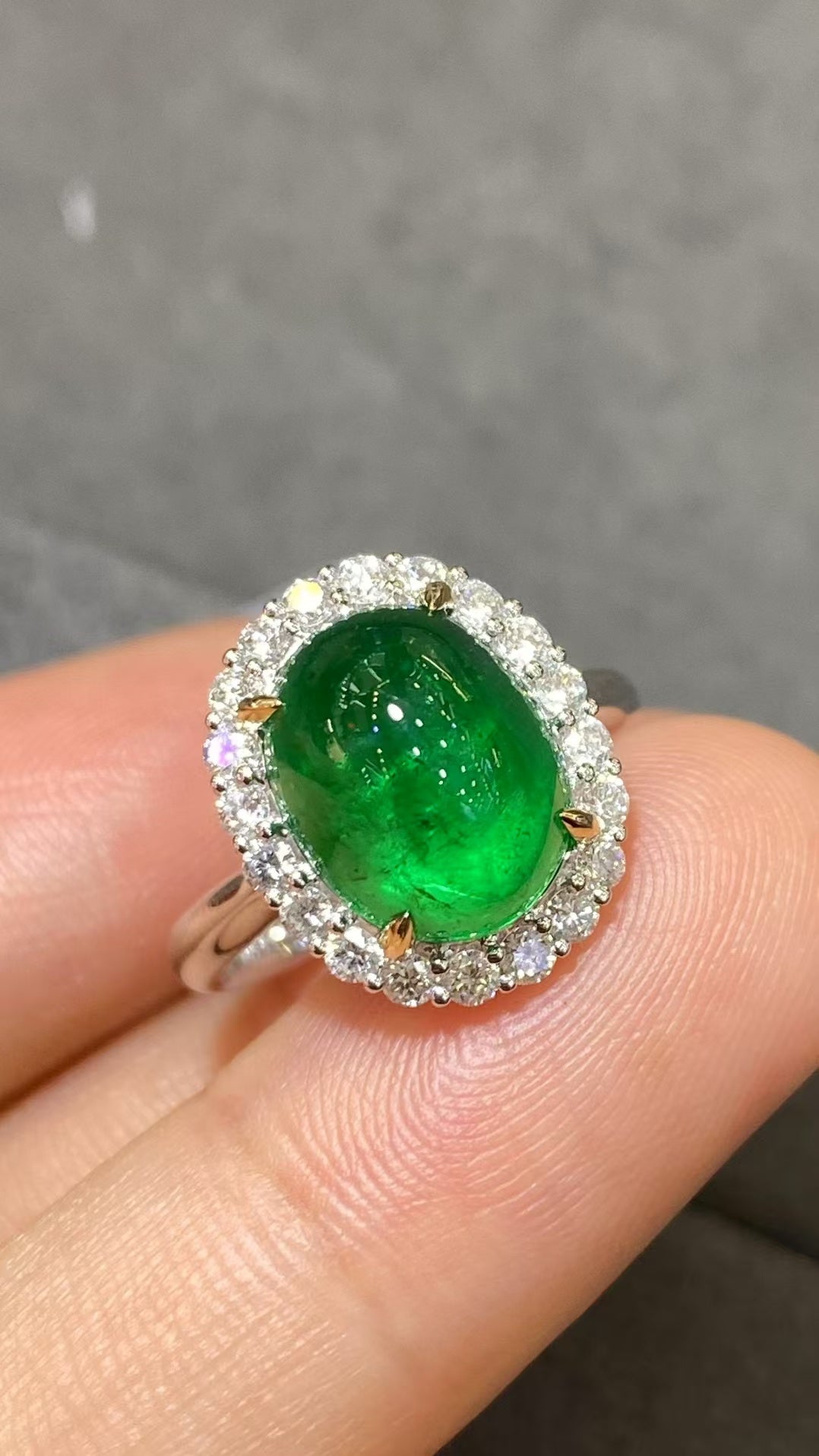 Natural emerald 18K gold ring!