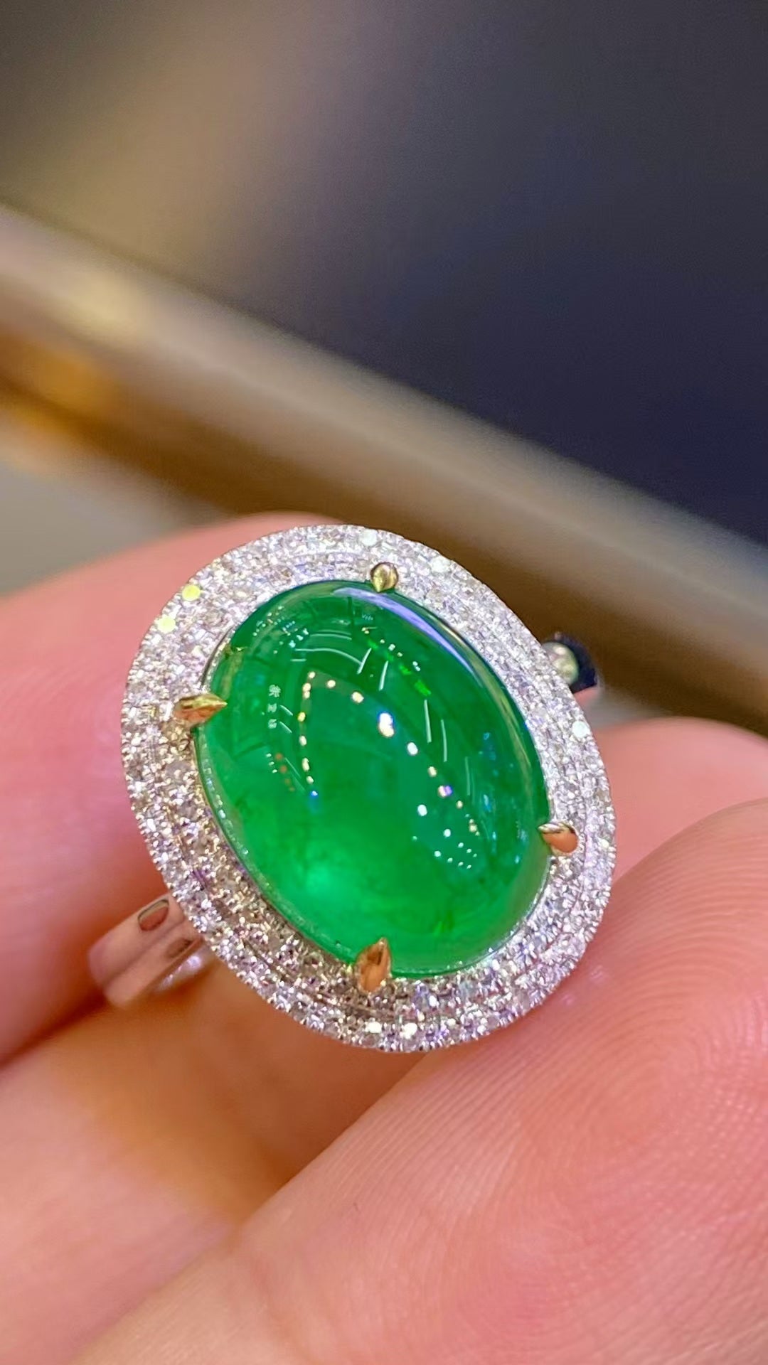 Natural emerald 18K gold ring!