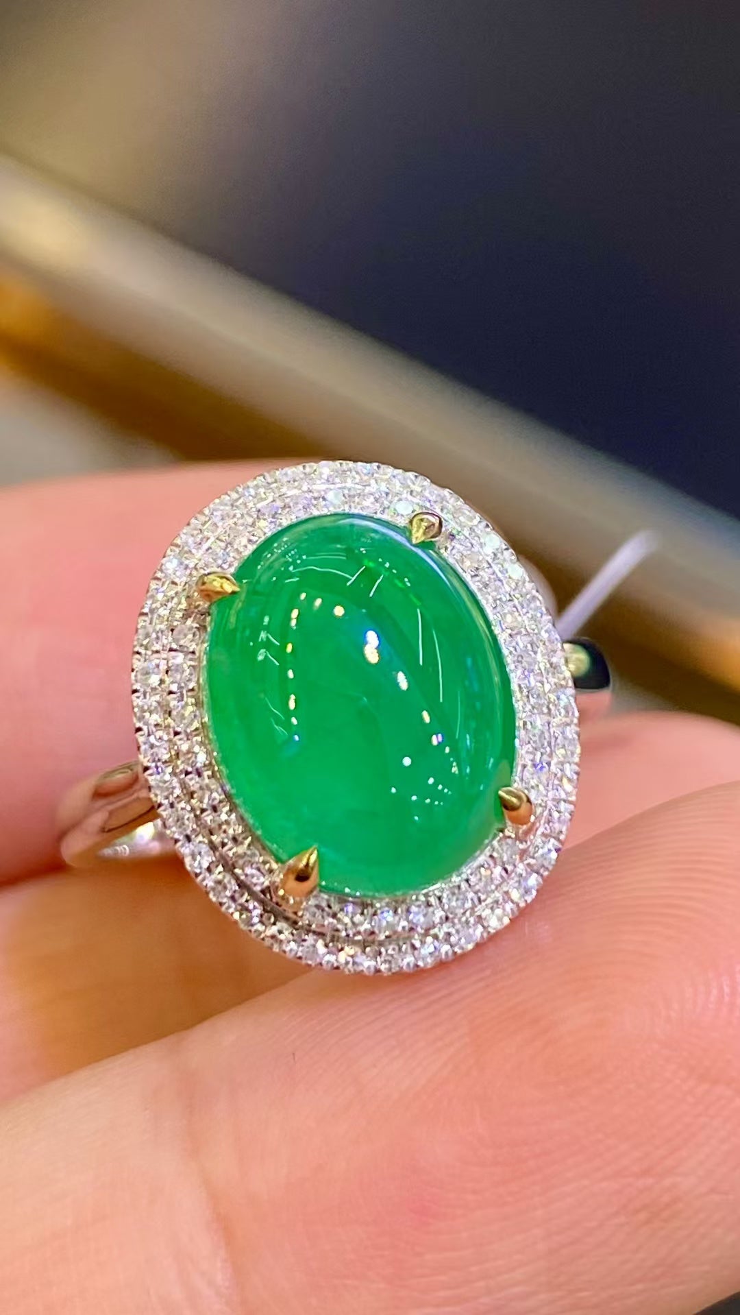 Natural emerald 18K gold ring!