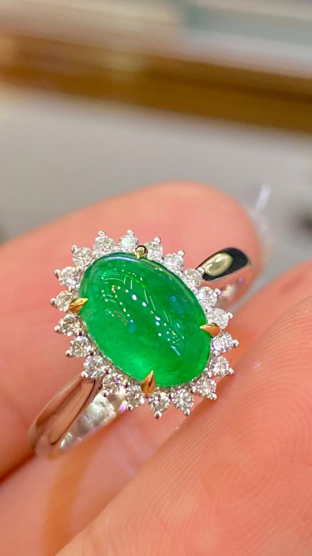 Natural emerald 18K gold ring!