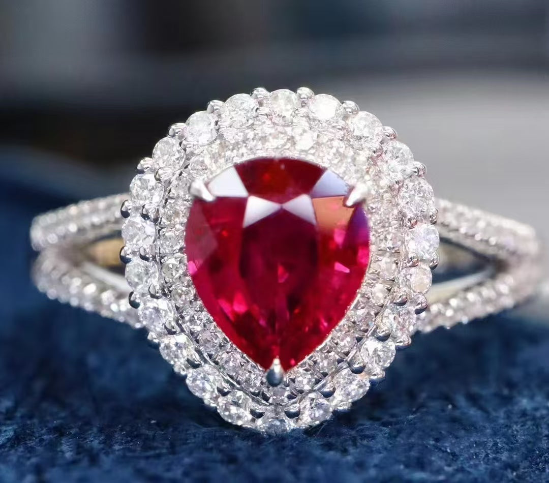 Natural unheated pigeon blood ruby ring, the crystal is clean and transparent, the fire is very sparkling