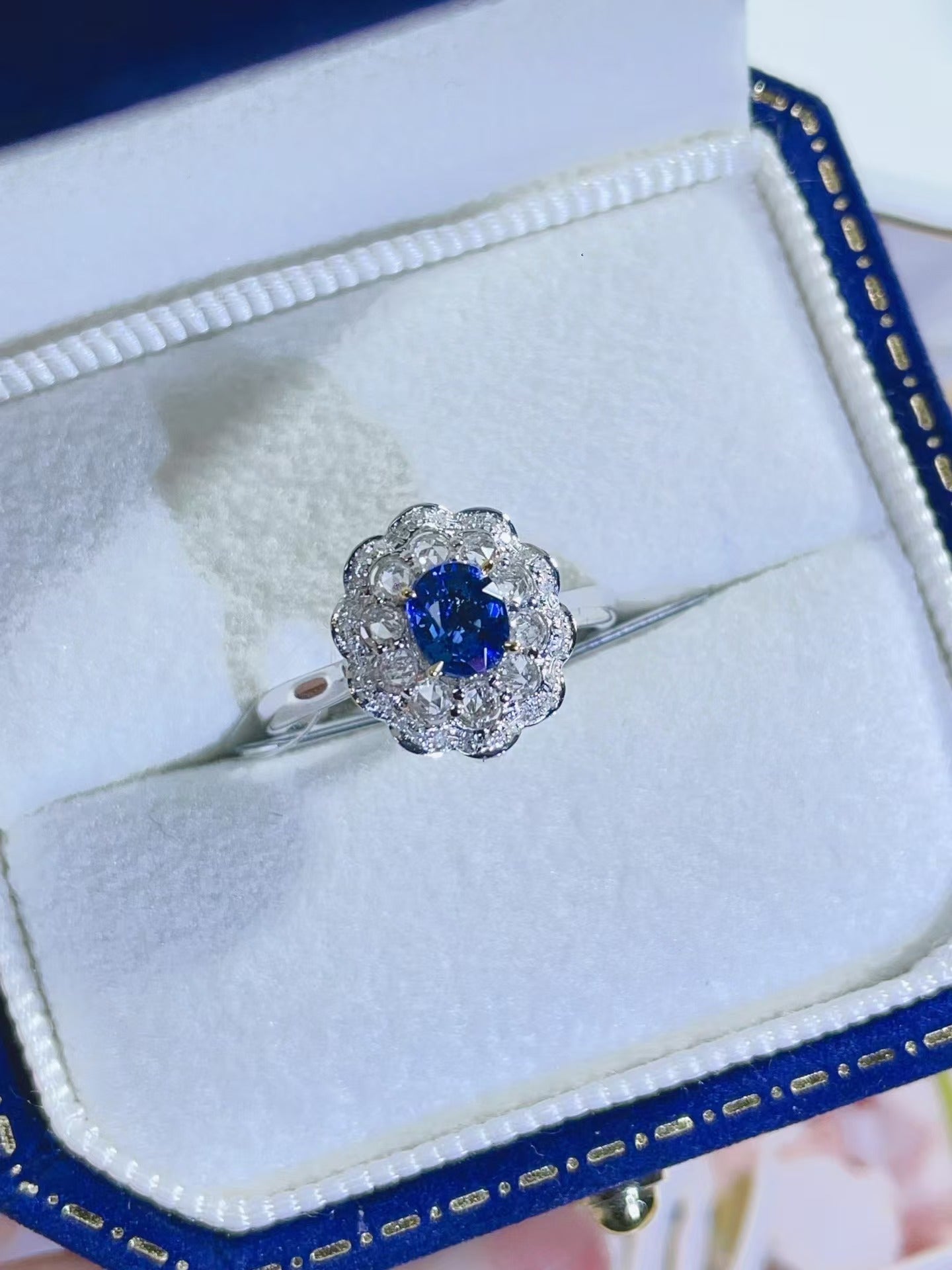 18K gold natural sapphire ring, excellent color and fire