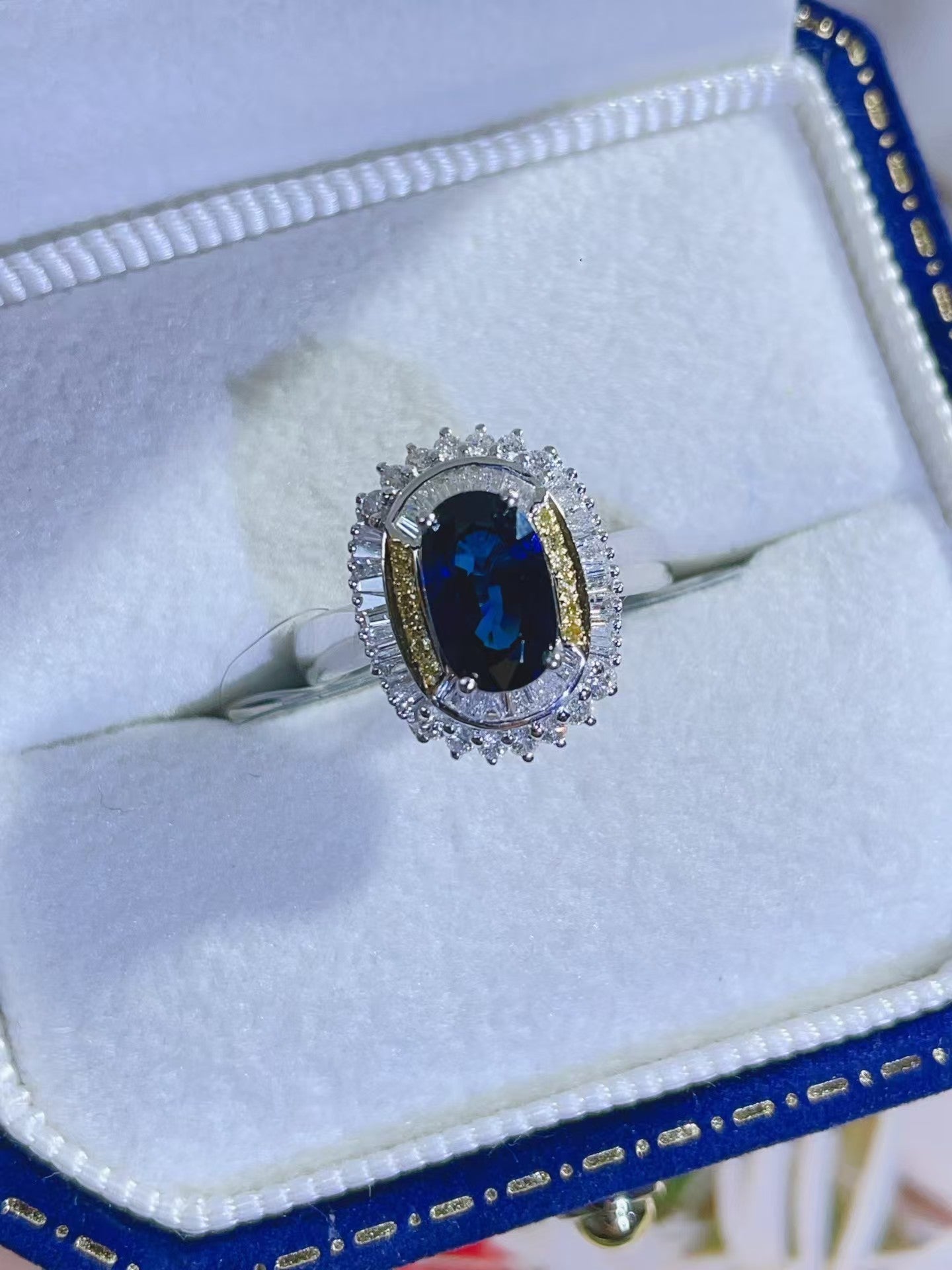 18K gold natural sapphire ring, excellent color and fire,