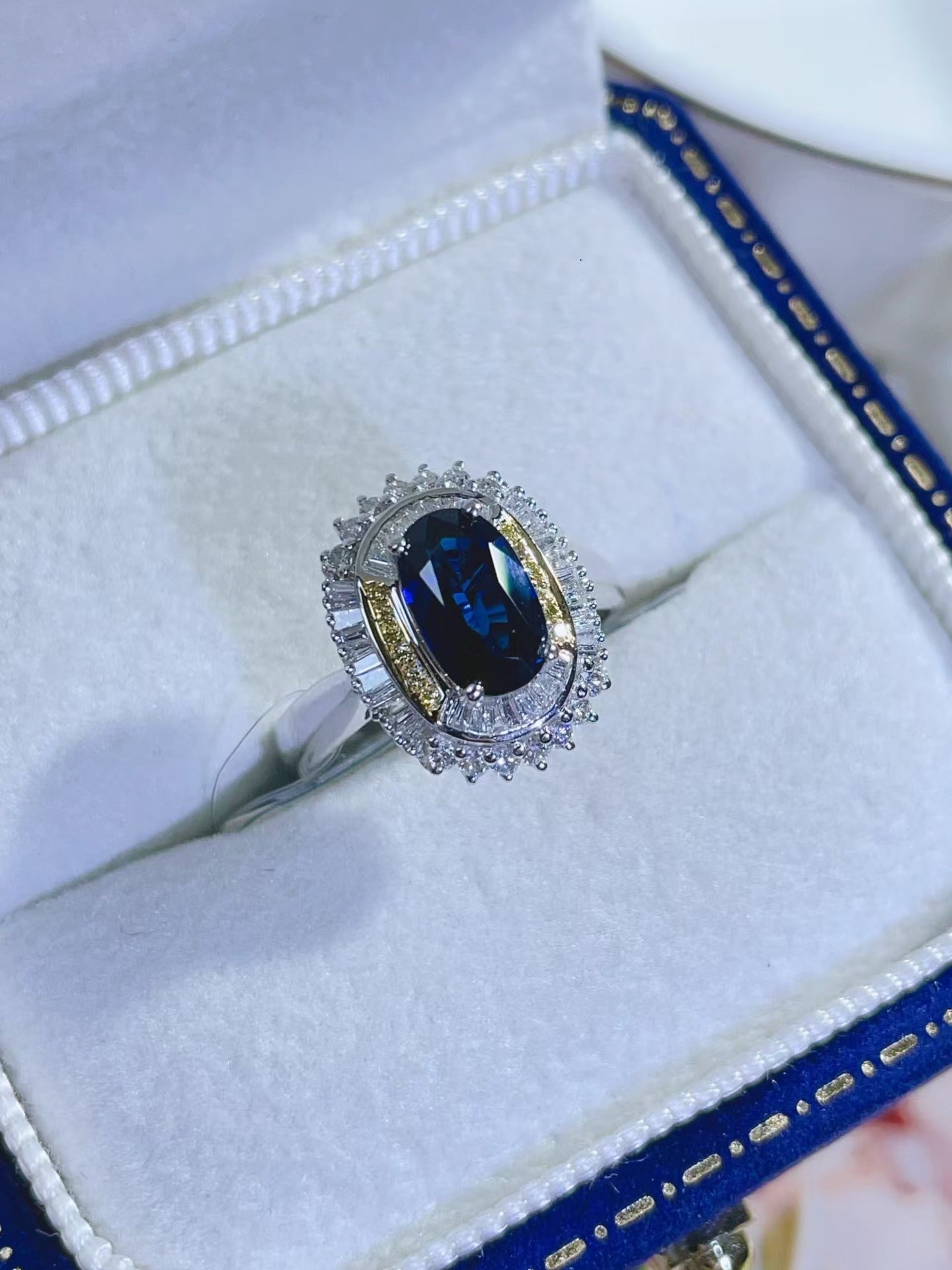 18K gold natural sapphire ring, excellent color and fire,