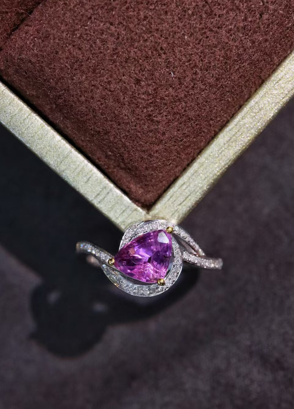 18K gold unheated purple sapphire ring💍