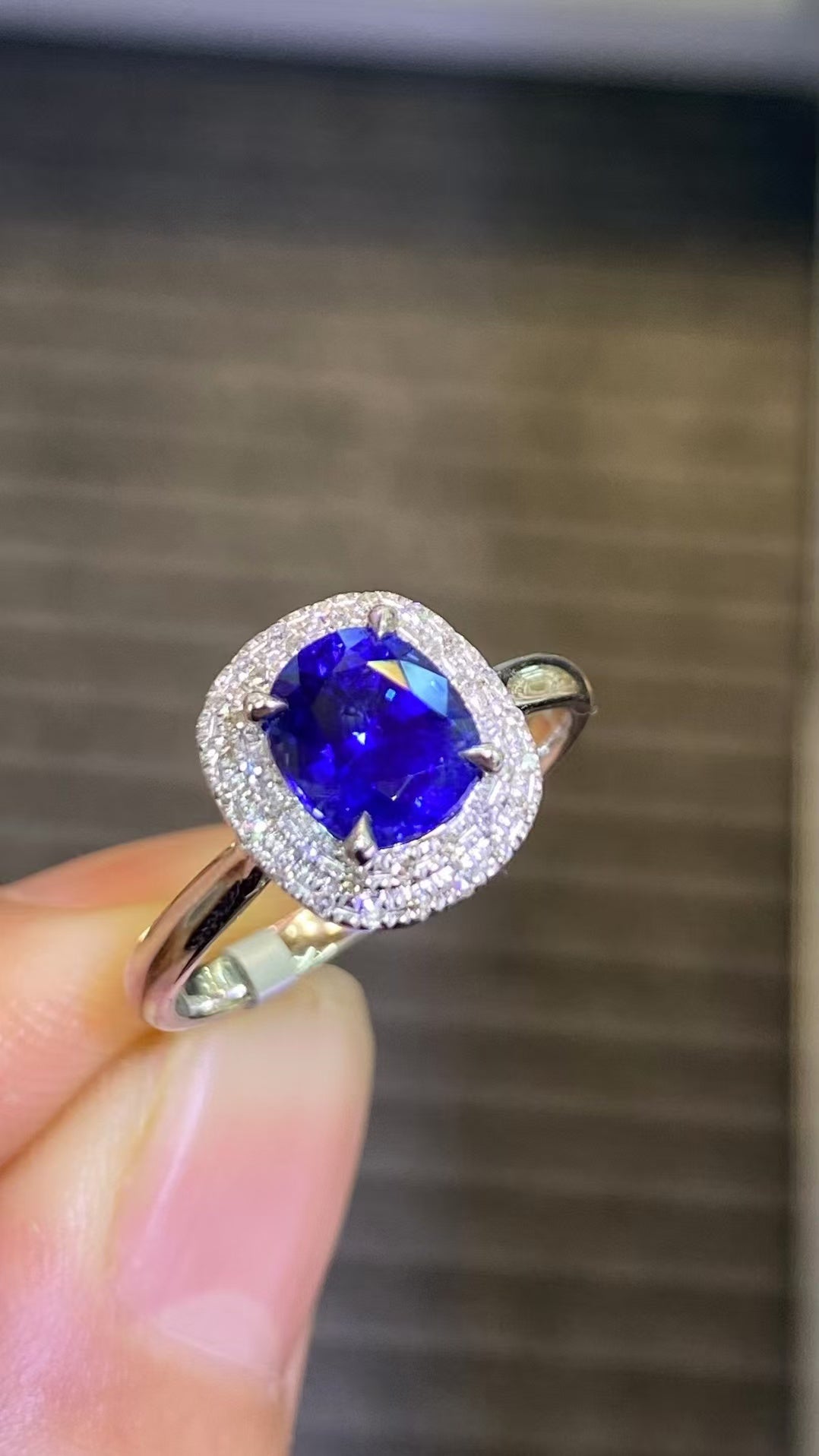 Natural sapphire 18K gold ring!