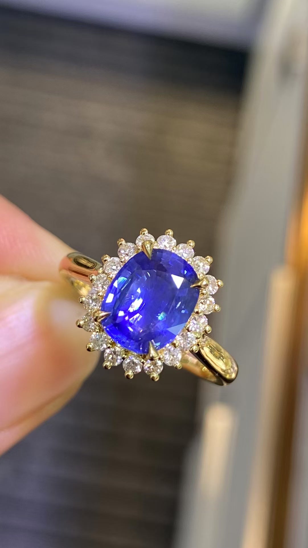 Natural sapphire 18K gold ring!